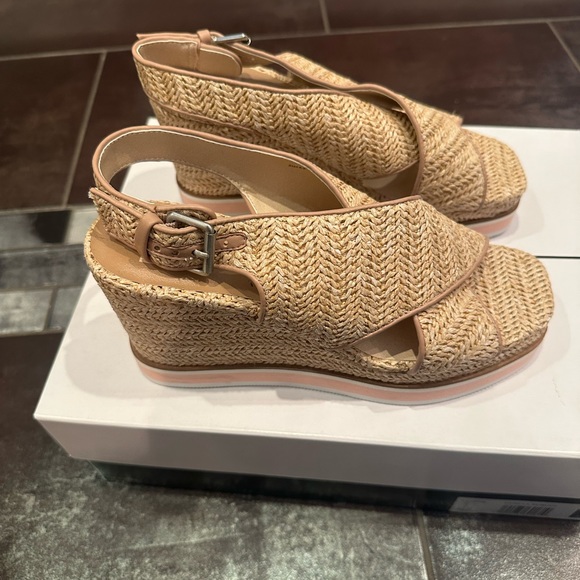 NWOT Dolce Vita Odelia Natural Raffia Tan Wedge Shoes - Picture 4 of 7